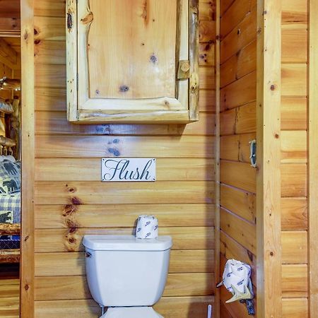 Sevierville Cabin With Wraparound Deck And Lake Access Bagian luar foto