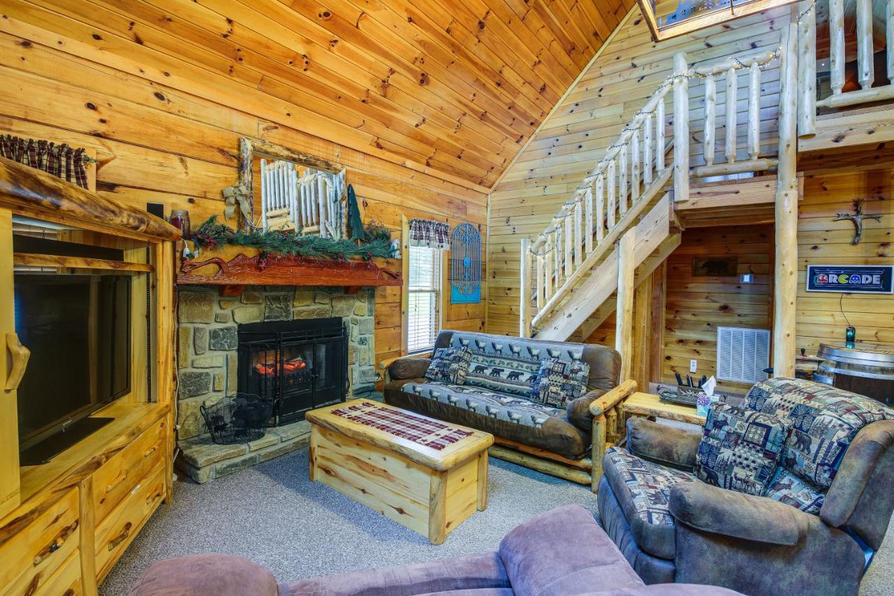 Sevierville Cabin With Wraparound Deck And Lake Access Bagian luar foto