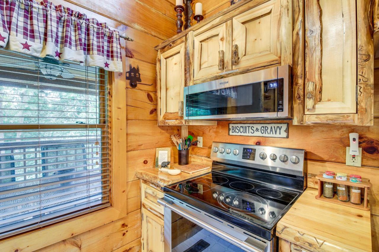 Sevierville Cabin With Wraparound Deck And Lake Access Bagian luar foto