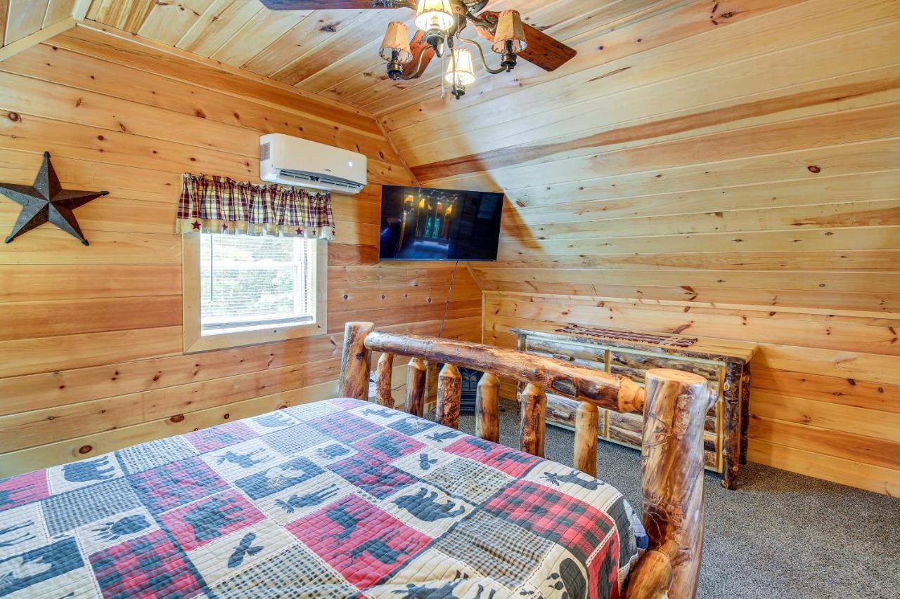 Sevierville Cabin With Wraparound Deck And Lake Access Bagian luar foto