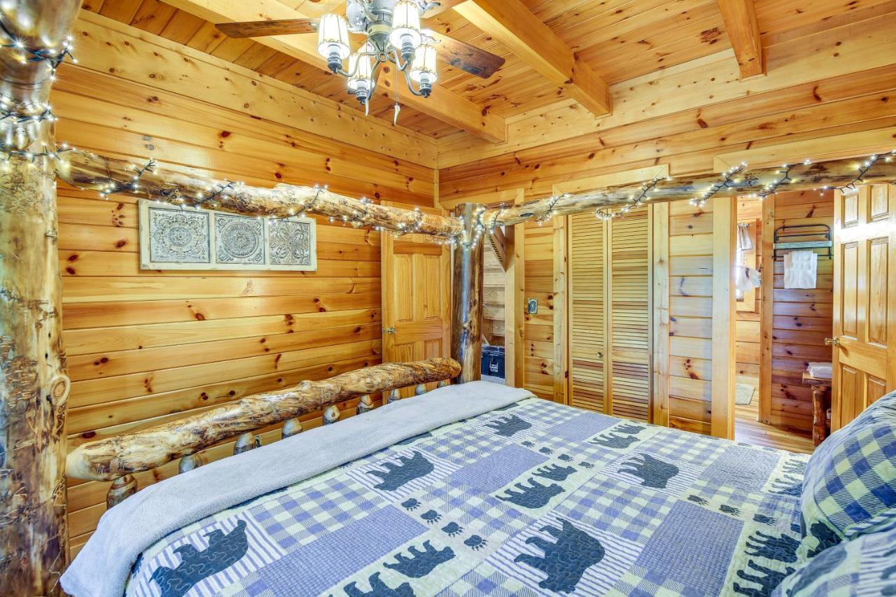 Sevierville Cabin With Wraparound Deck And Lake Access Bagian luar foto
